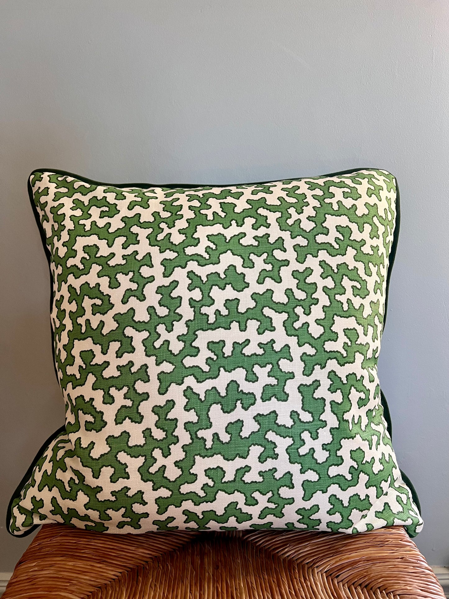 Colefax & Fowler Green Squiggle Piped Cushion