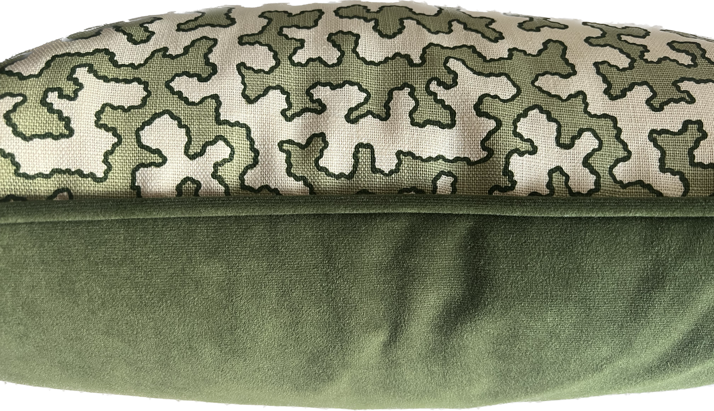 Colefax Fowler Cushions - Luxury cushions in Sibyl Colefax John Fowler Fabric (Moss Squiggle) 