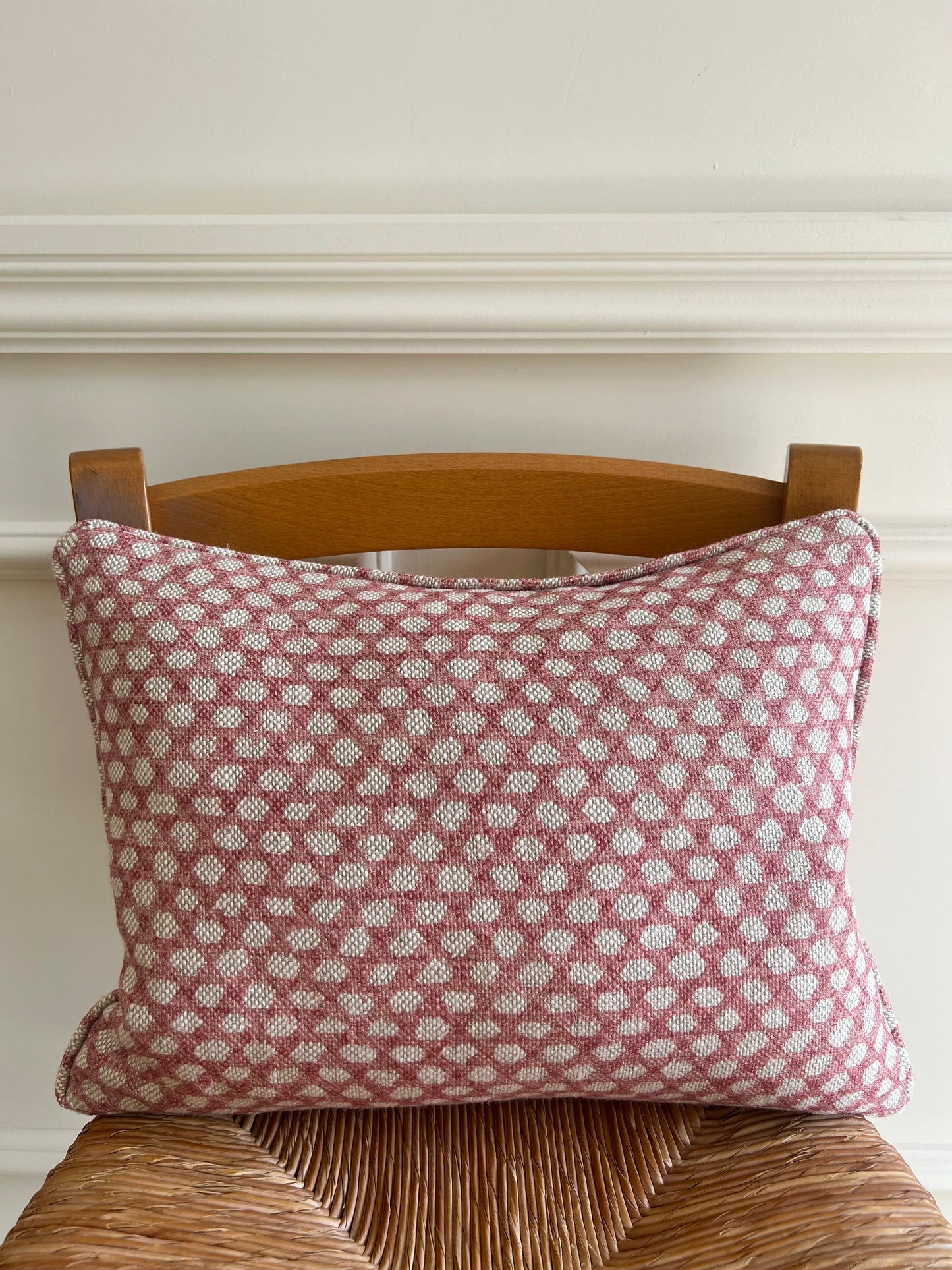 Fermoie Wicker Pink Piped Cushion