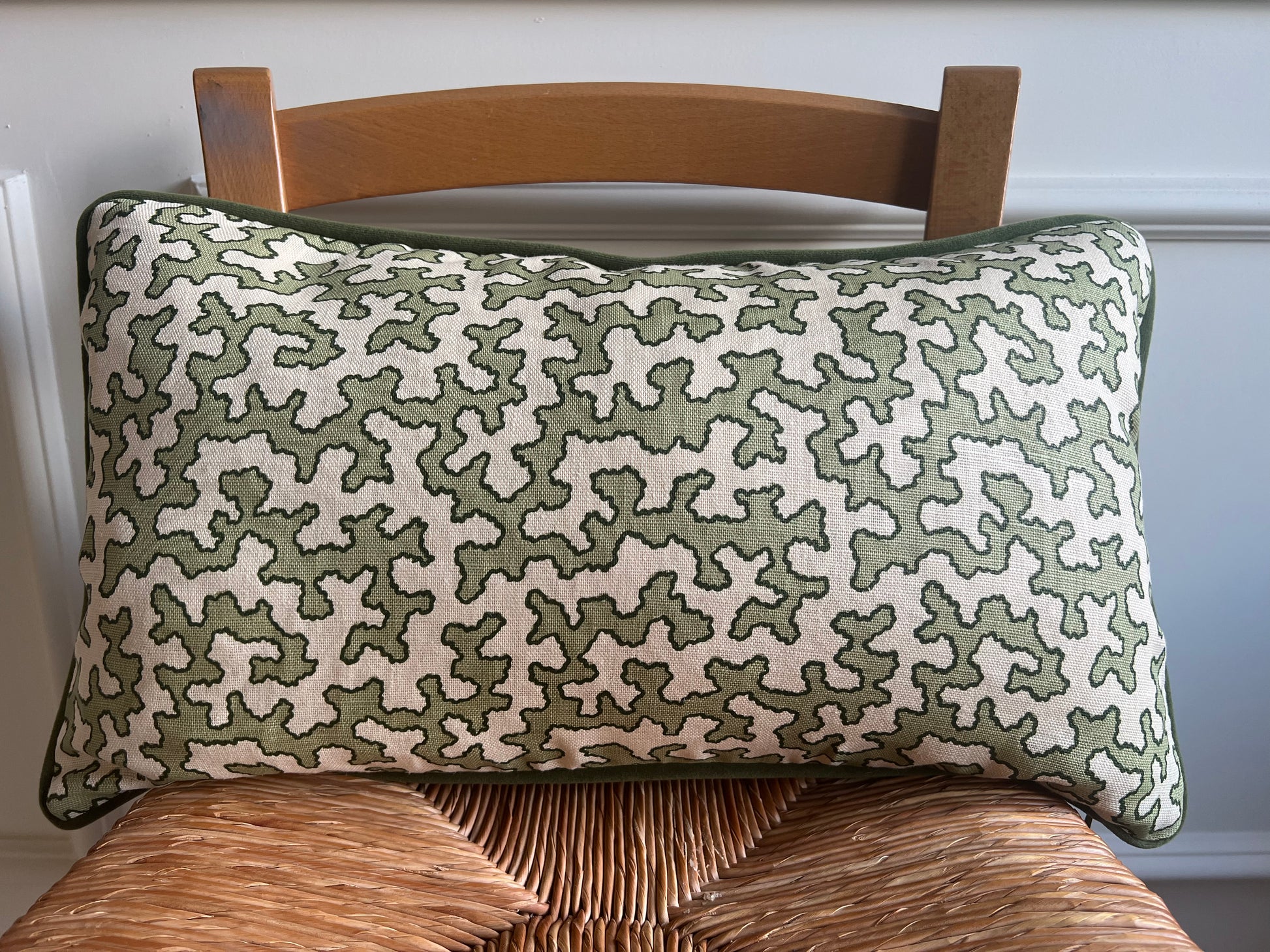 Colefax Fowler Cushions - Luxury cushions in Sibyl Colefax John Fowler Fabric (Moss Squiggle) 