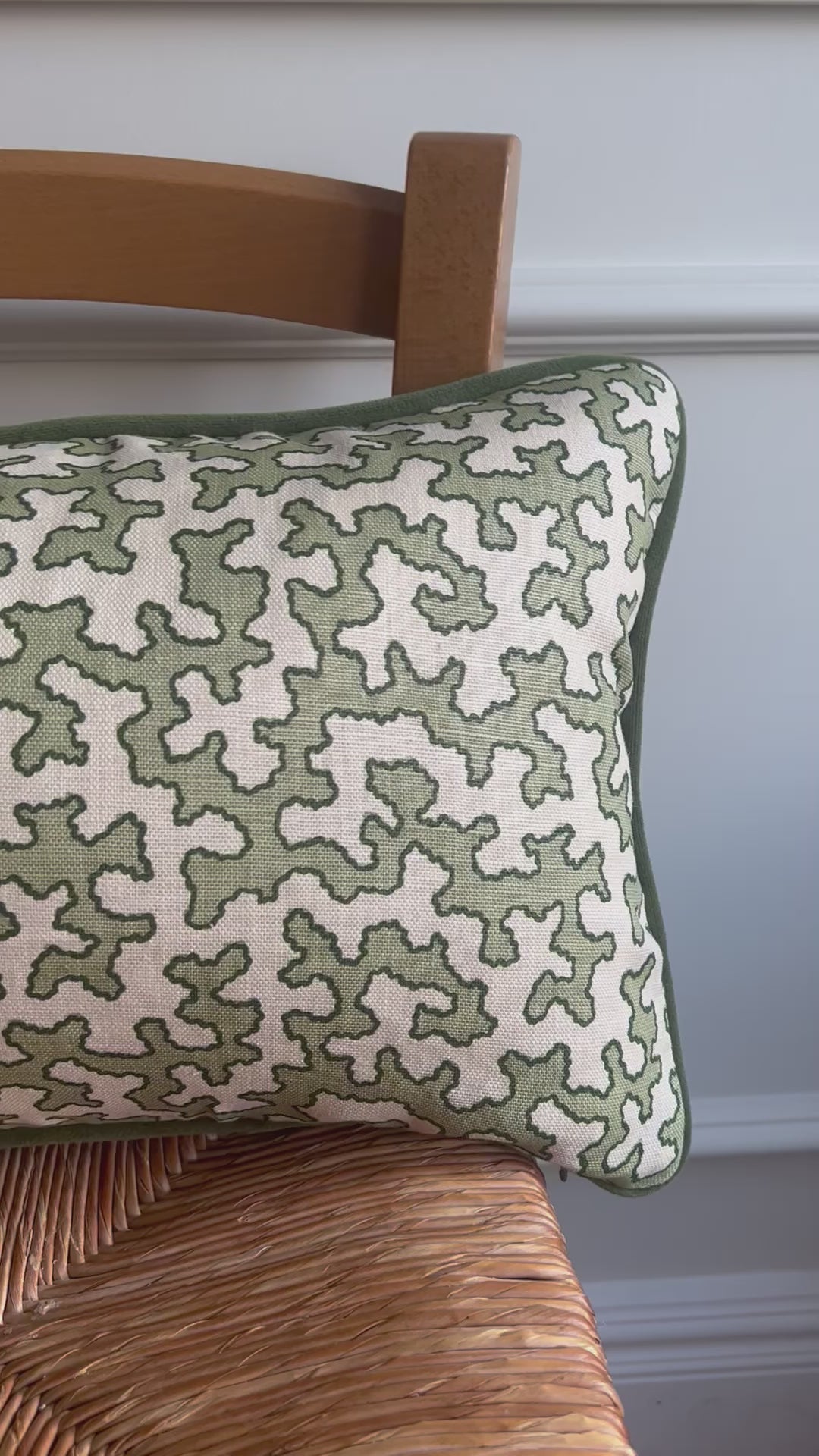 Colefax Fowler Cushions - Luxury cushions in Sibyl Colefax John Fowler Fabric (Moss Squiggle) 
